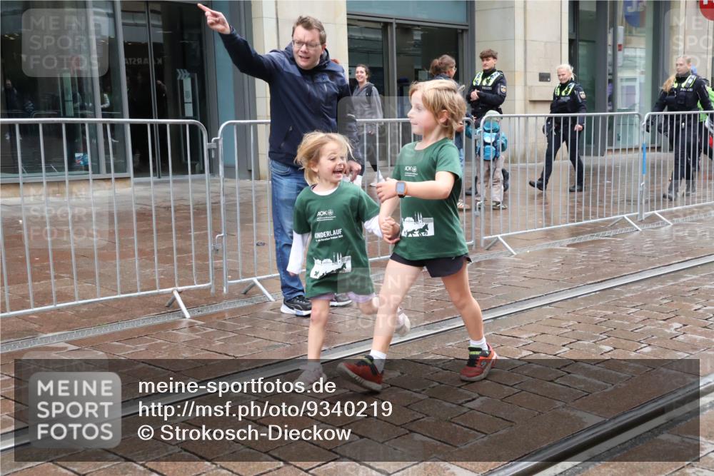 05.10.2025 - 20. swb-Marathon Bremen Strokosch-Dieckow http://msf.ph/oto/9340219 05.10.2025 15:27:36 Ziel 640, 2095 meine-sportfotos.de