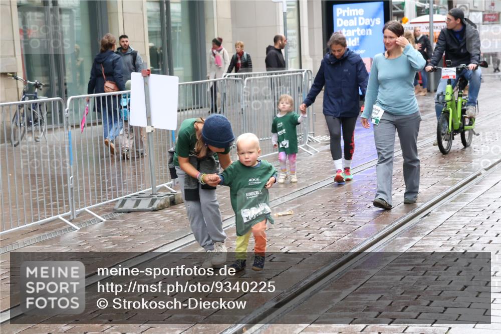 05.10.2025 - 20. swb-Marathon Bremen Strokosch-Dieckow http://msf.ph/oto/9340225 05.10.2025 15:27:47 Ziel 2095, 10864 meine-sportfotos.de