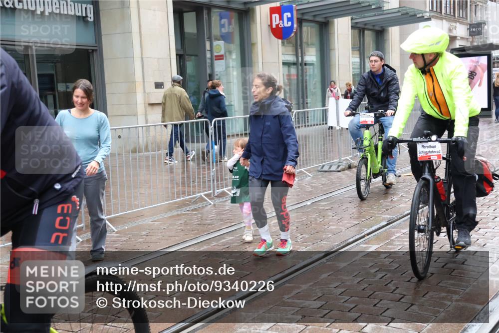 05.10.2025 - 20. swb-Marathon Bremen Strokosch-Dieckow http://msf.ph/oto/9340226 05.10.2025 15:27:53 Ziel 2095, 10864 meine-sportfotos.de