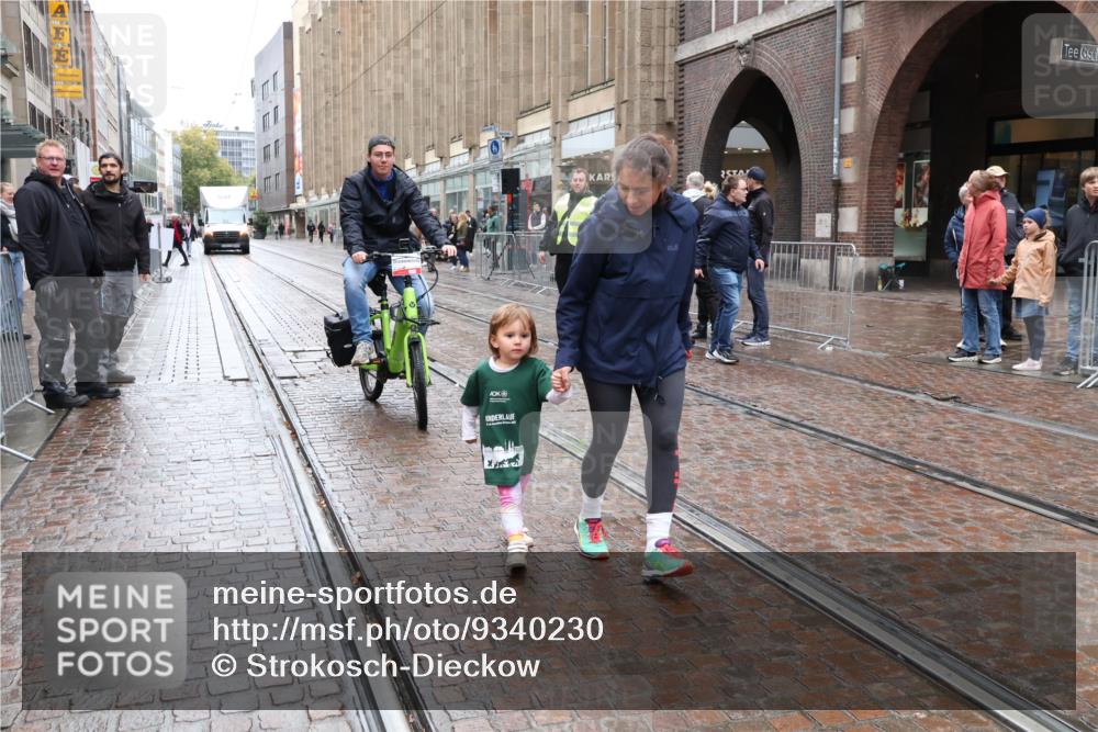 05.10.2025 - 20. swb-Marathon Bremen Strokosch-Dieckow http://msf.ph/oto/9340230 05.10.2025 15:28:06 Ziel  meine-sportfotos.de