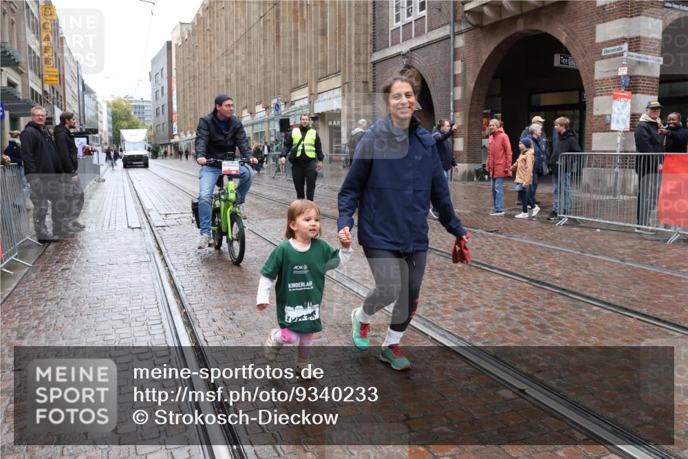 05.10.2025 - 20. swb-Marathon Bremen Strokosch-Dieckow http://msf.ph/oto/9340233 05.10.2025 15:28:07 Ziel  meine-sportfotos.de