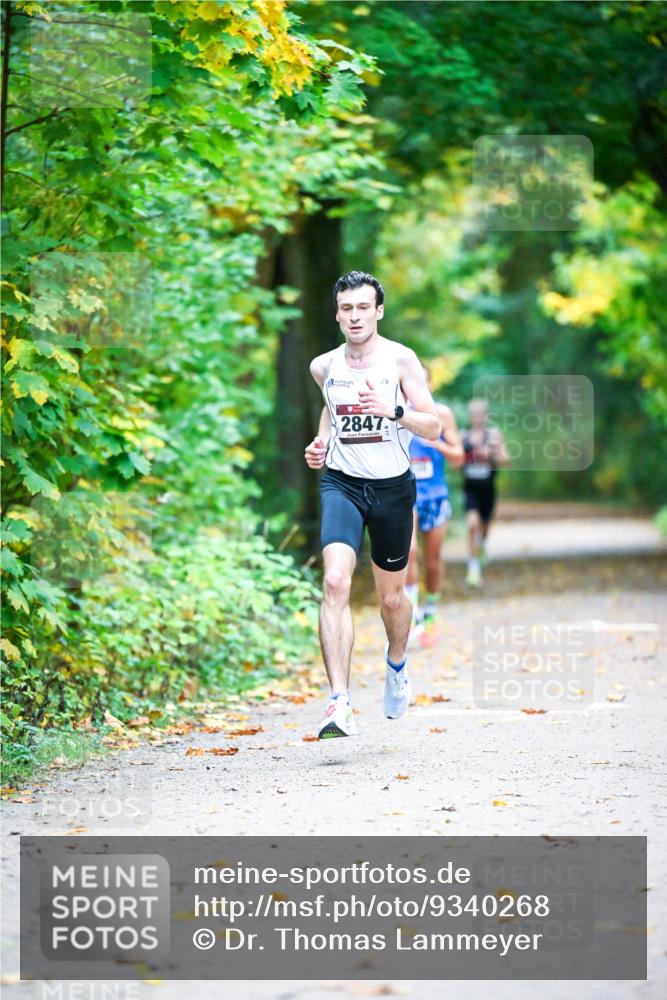 12.10.2025 - Bramfelder Halbmarathon 2025 Dr. Thomas Lammeyer http://msf.ph/oto/9340268 12.10.2025 09:45:17 Laufen 2847 meine-sportfotos.de