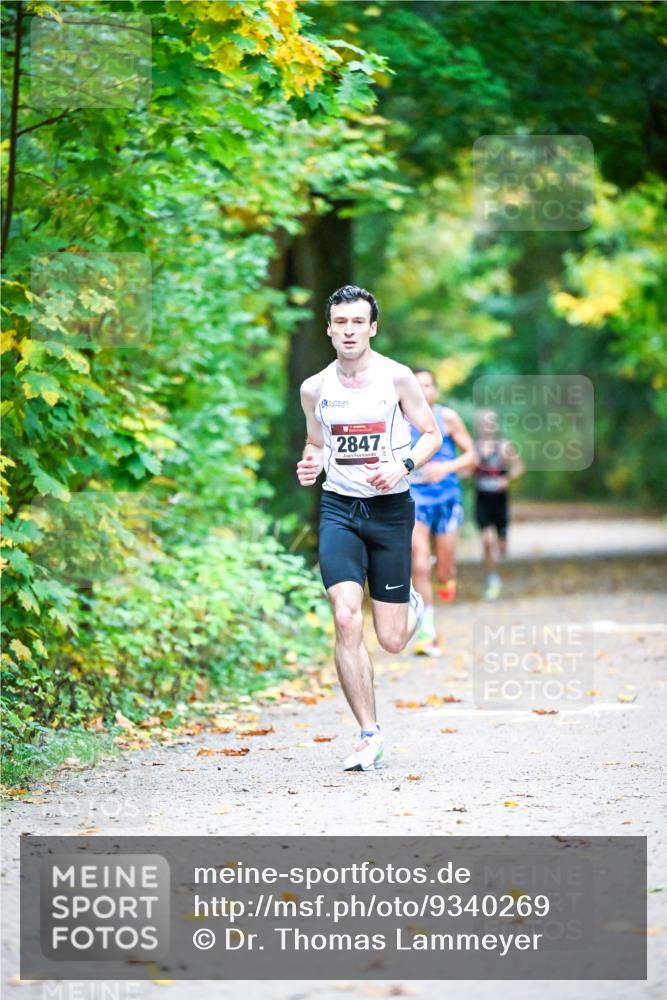 12.10.2025 - Bramfelder Halbmarathon 2025 Dr. Thomas Lammeyer http://msf.ph/oto/9340269 12.10.2025 09:45:17 Laufen 2847 meine-sportfotos.de