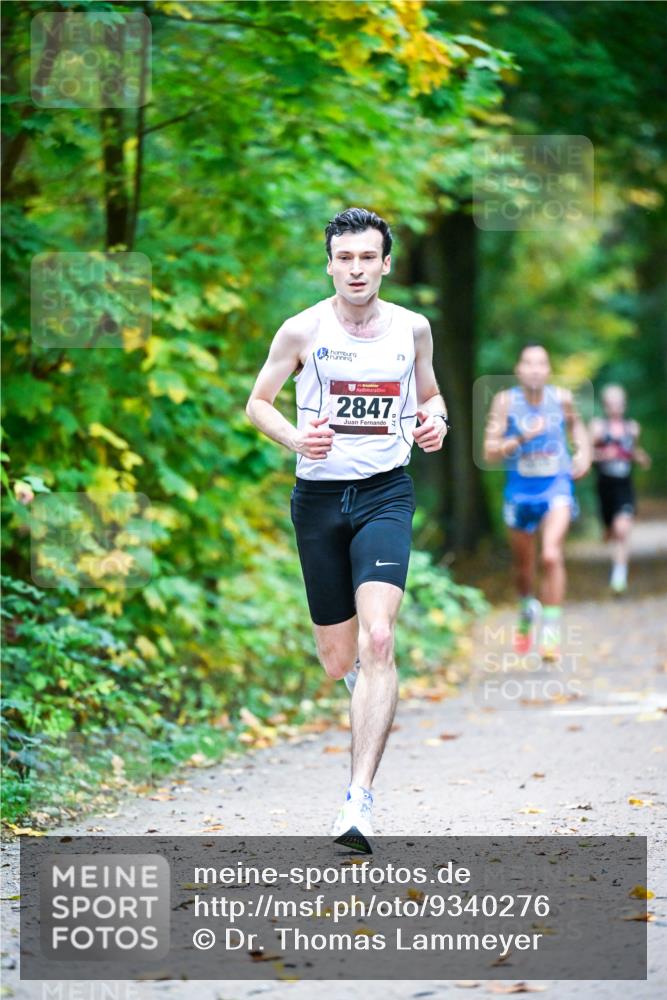 12.10.2025 - Bramfelder Halbmarathon 2025 Dr. Thomas Lammeyer http://msf.ph/oto/9340276 12.10.2025 09:45:18 Laufen 34, 2847 meine-sportfotos.de