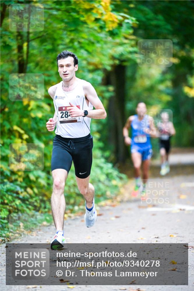 12.10.2025 - Bramfelder Halbmarathon 2025 Dr. Thomas Lammeyer http://msf.ph/oto/9340278 12.10.2025 09:45:18 Laufen 28 meine-sportfotos.de