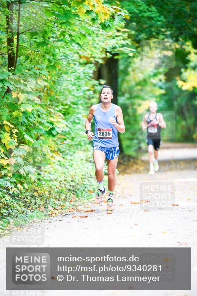 12.10.2025 - Bramfelder Halbmarathon 2025 Dr. Thomas Lammeyer http://msf.ph/oto/9340281 12.10.2025 09:45:20 Laufen 2835 meine-sportfotos.de