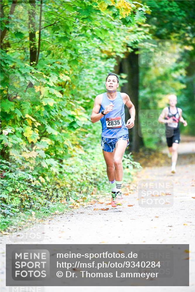 12.10.2025 - Bramfelder Halbmarathon 2025 Dr. Thomas Lammeyer http://msf.ph/oto/9340284 12.10.2025 09:45:20 Laufen 2835 meine-sportfotos.de