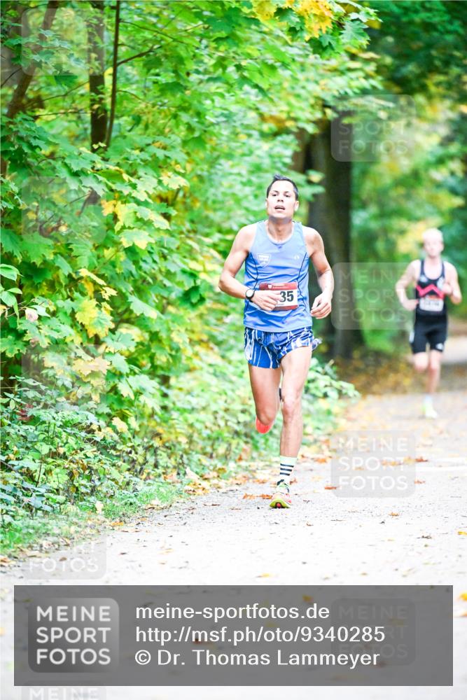 12.10.2025 - Bramfelder Halbmarathon 2025 Dr. Thomas Lammeyer http://msf.ph/oto/9340285 12.10.2025 09:45:20 Laufen 35 meine-sportfotos.de
