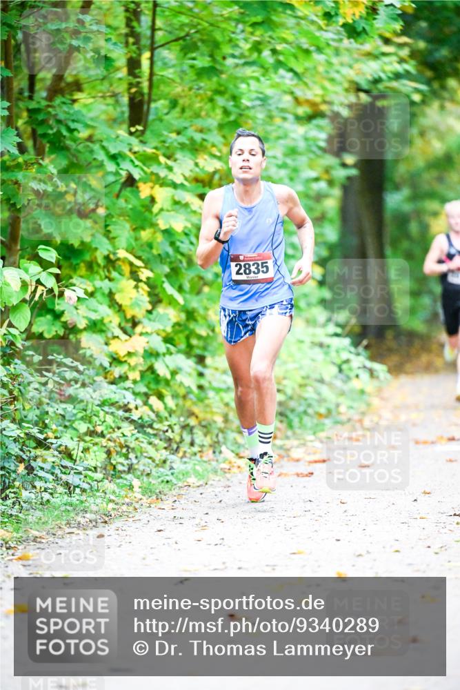12.10.2025 - Bramfelder Halbmarathon 2025 Dr. Thomas Lammeyer http://msf.ph/oto/9340289 12.10.2025 09:45:21 Laufen 2835 meine-sportfotos.de