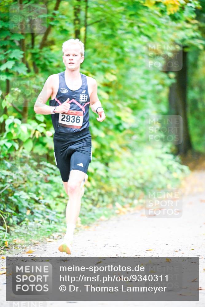 12.10.2025 - Bramfelder Halbmarathon 2025 Dr. Thomas Lammeyer http://msf.ph/oto/9340311 12.10.2025 09:45:25 Laufen 2936 meine-sportfotos.de