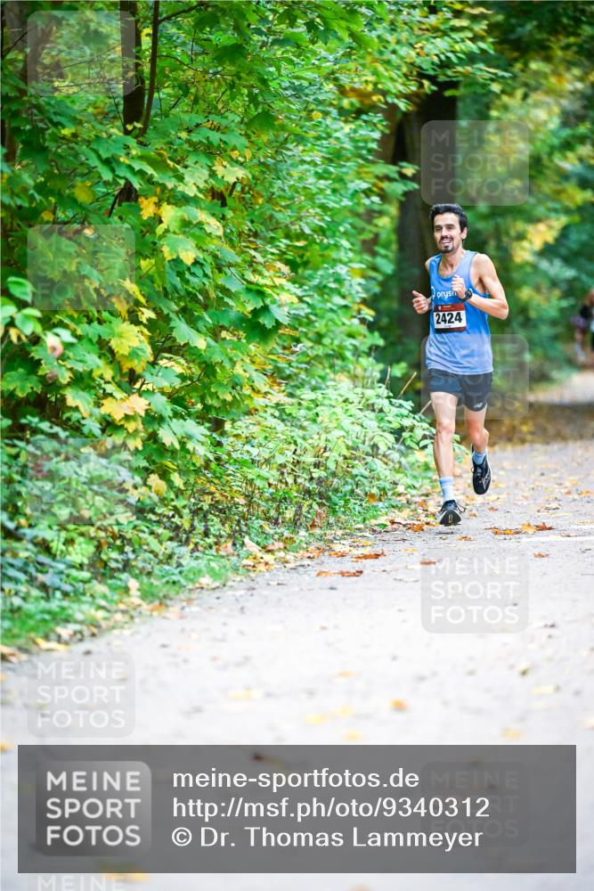12.10.2025 - Bramfelder Halbmarathon 2025 Dr. Thomas Lammeyer http://msf.ph/oto/9340312 12.10.2025 09:45:58 Laufen 2424 meine-sportfotos.de