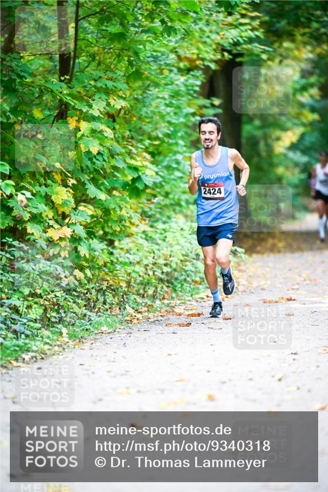 12.10.2025 - Bramfelder Halbmarathon 2025 Dr. Thomas Lammeyer http://msf.ph/oto/9340318 12.10.2025 09:45:59 Laufen 2424 meine-sportfotos.de
