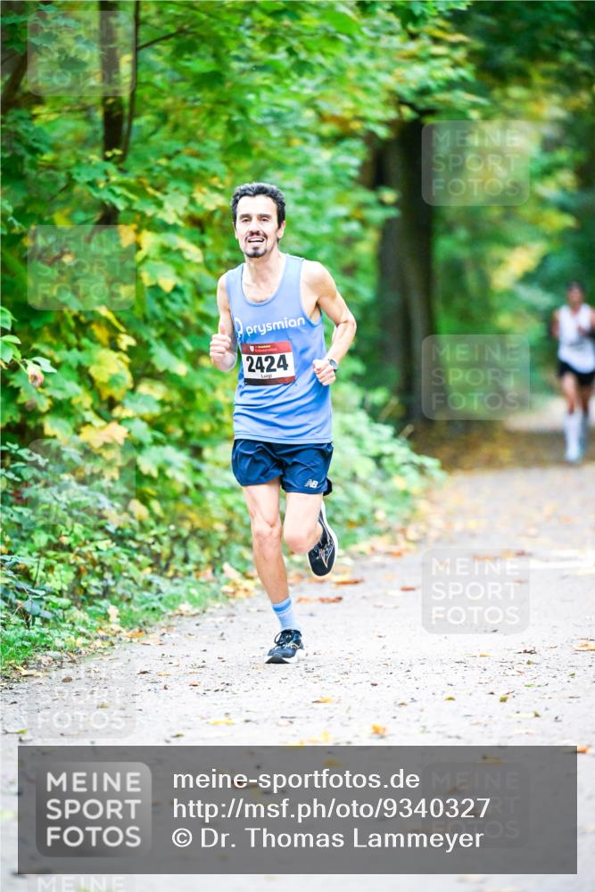 12.10.2025 - Bramfelder Halbmarathon 2025 Dr. Thomas Lammeyer http://msf.ph/oto/9340327 12.10.2025 09:46:00 Laufen 2424 meine-sportfotos.de