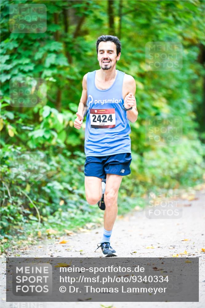12.10.2025 - Bramfelder Halbmarathon 2025 Dr. Thomas Lammeyer http://msf.ph/oto/9340334 12.10.2025 09:46:01 Laufen 34, 2424 meine-sportfotos.de