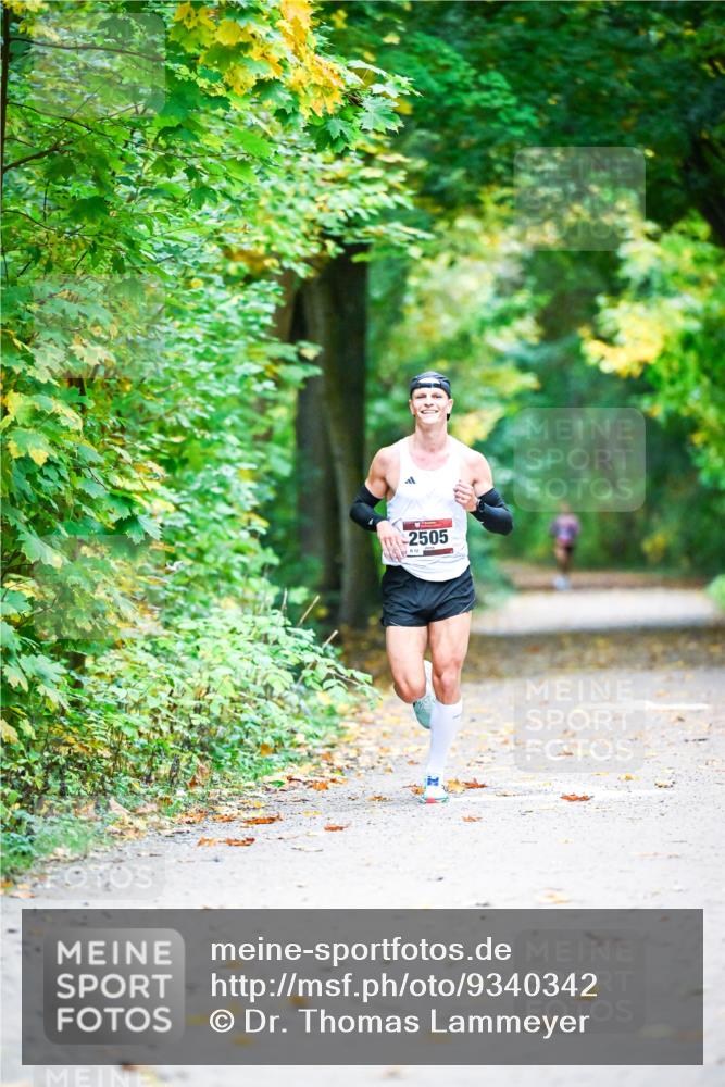 12.10.2025 - Bramfelder Halbmarathon 2025 Dr. Thomas Lammeyer http://msf.ph/oto/9340342 12.10.2025 09:46:05 Laufen 2505 meine-sportfotos.de