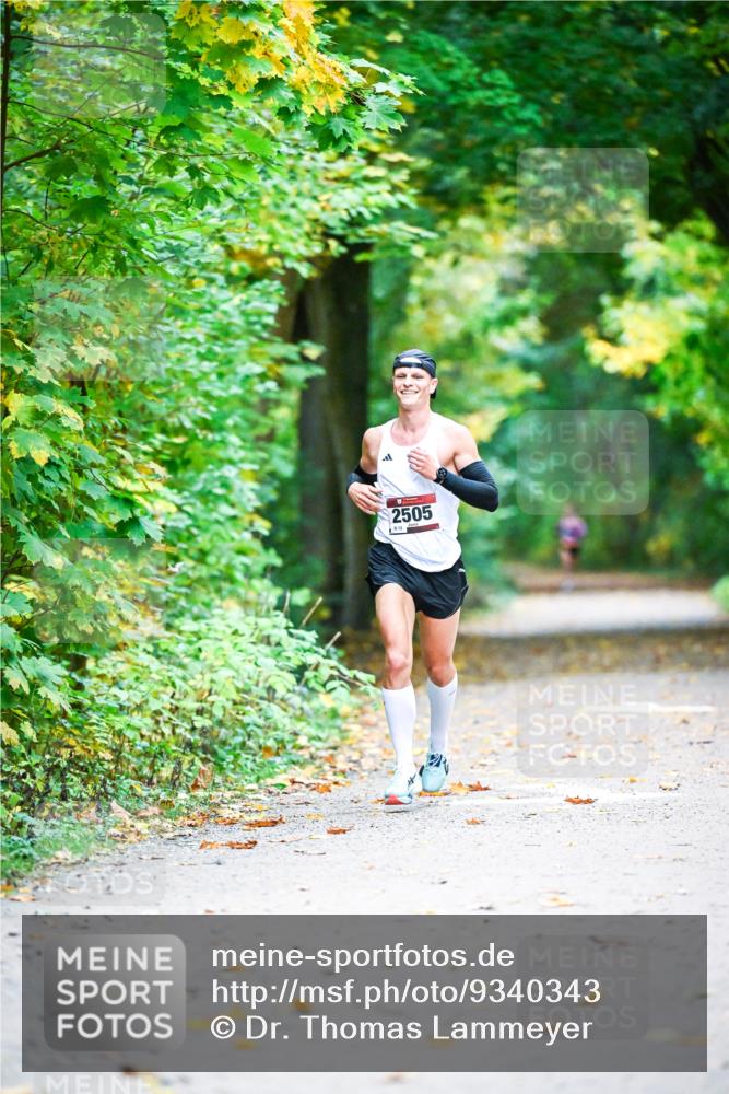 12.10.2025 - Bramfelder Halbmarathon 2025 Dr. Thomas Lammeyer http://msf.ph/oto/9340343 12.10.2025 09:46:05 Laufen 2505, 12 meine-sportfotos.de