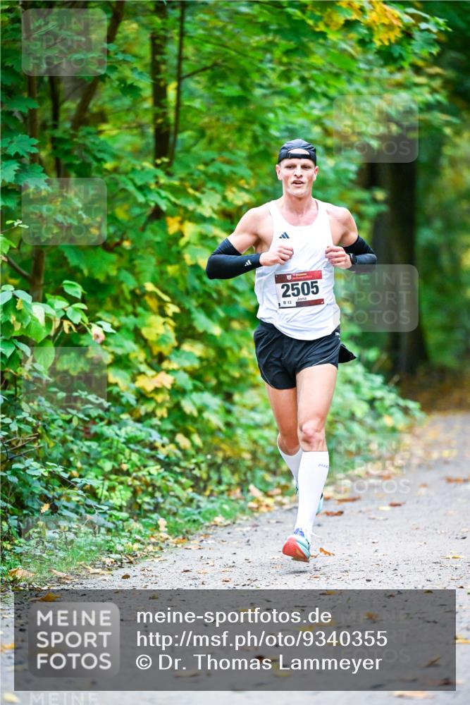 12.10.2025 - Bramfelder Halbmarathon 2025 Dr. Thomas Lammeyer http://msf.ph/oto/9340355 12.10.2025 09:46:07 Laufen 2505, 812 meine-sportfotos.de