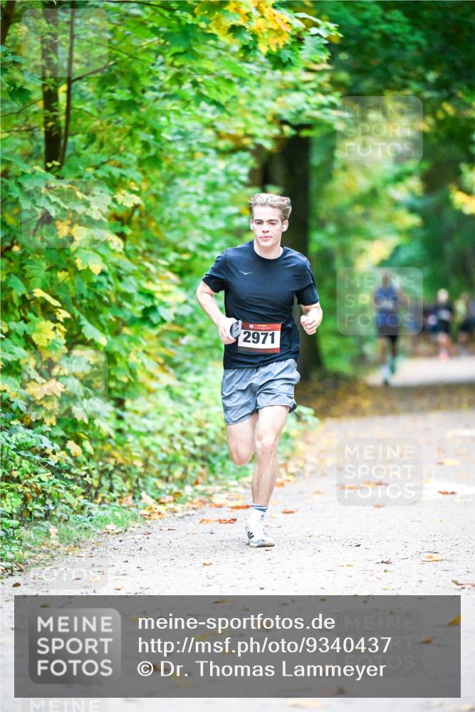 12.10.2025 - Bramfelder Halbmarathon 2025 Dr. Thomas Lammeyer http://msf.ph/oto/9340437 12.10.2025 09:47:30 Laufen 2971 meine-sportfotos.de