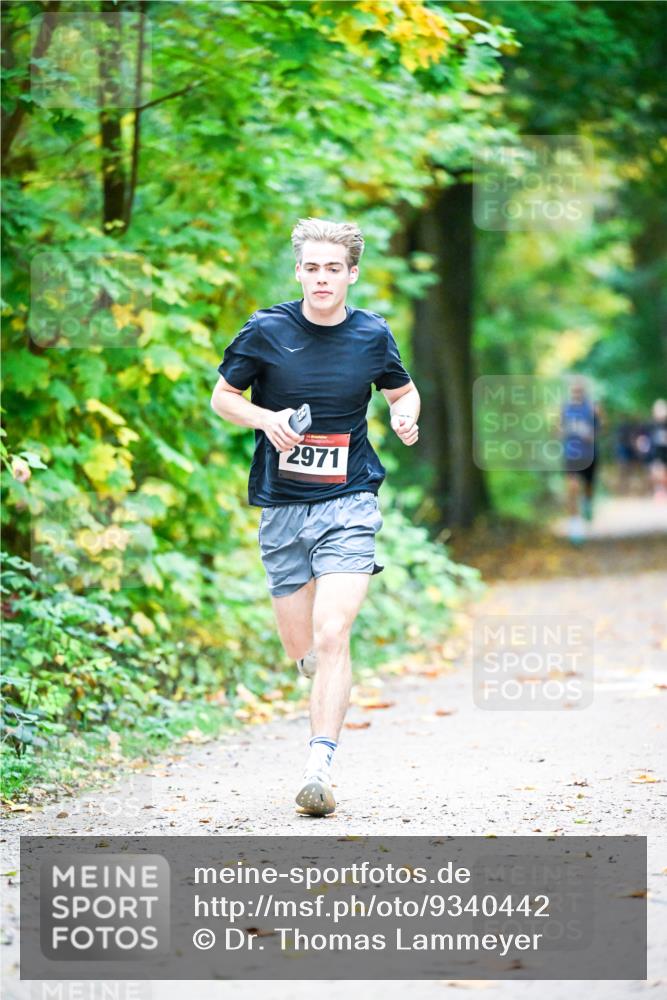 12.10.2025 - Bramfelder Halbmarathon 2025 Dr. Thomas Lammeyer http://msf.ph/oto/9340442 12.10.2025 09:47:30 Laufen 2971 meine-sportfotos.de