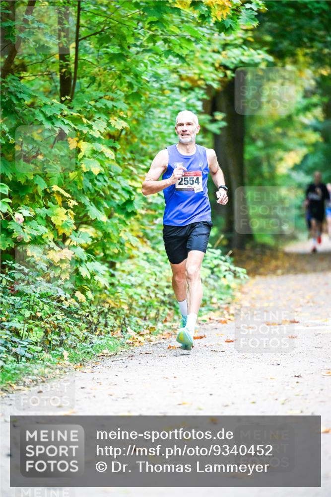 12.10.2025 - Bramfelder Halbmarathon 2025 Dr. Thomas Lammeyer http://msf.ph/oto/9340452 12.10.2025 09:47:40 Laufen 2554 meine-sportfotos.de