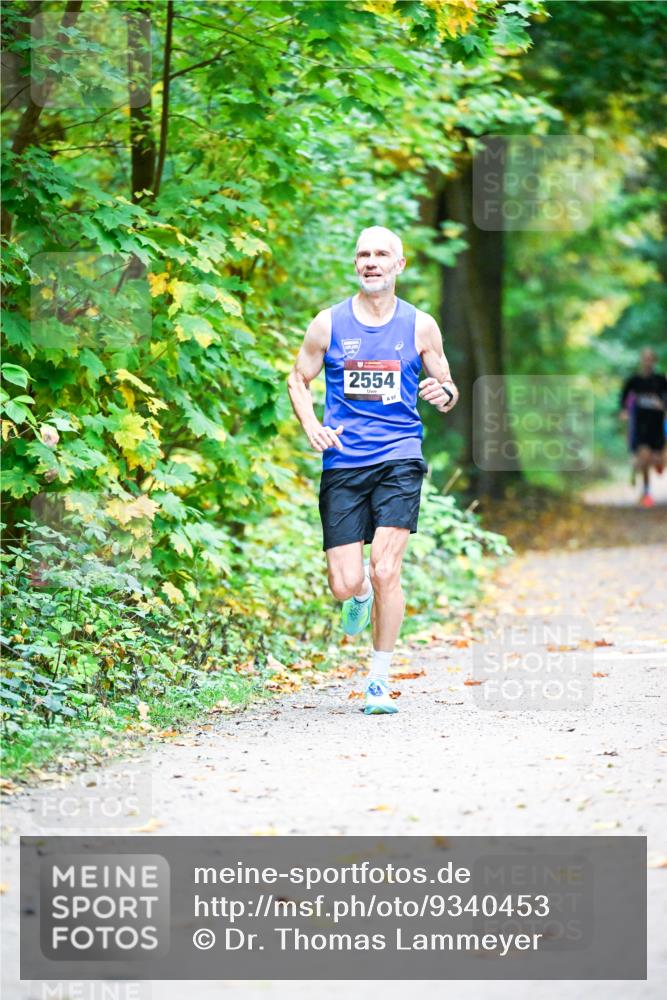 12.10.2025 - Bramfelder Halbmarathon 2025 Dr. Thomas Lammeyer http://msf.ph/oto/9340453 12.10.2025 09:47:40 Laufen 2554, 97 meine-sportfotos.de