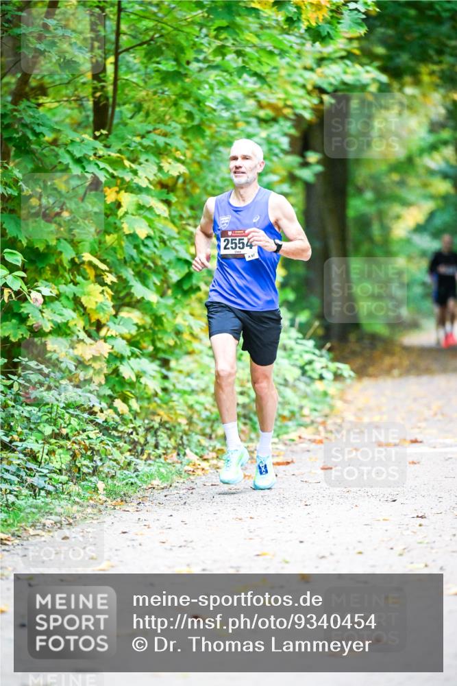 12.10.2025 - Bramfelder Halbmarathon 2025 Dr. Thomas Lammeyer http://msf.ph/oto/9340454 12.10.2025 09:47:40 Laufen 2554, 97 meine-sportfotos.de