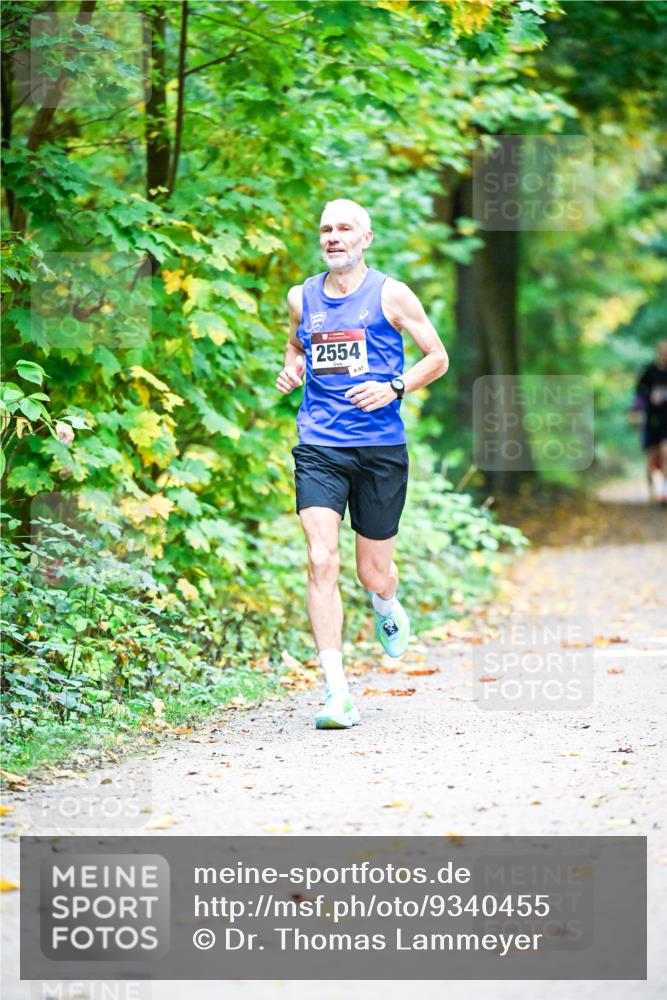 12.10.2025 - Bramfelder Halbmarathon 2025 Dr. Thomas Lammeyer http://msf.ph/oto/9340455 12.10.2025 09:47:40 Laufen 2554, 97 meine-sportfotos.de