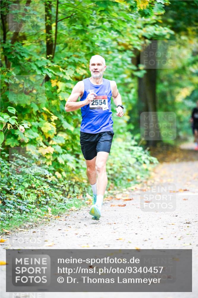 12.10.2025 - Bramfelder Halbmarathon 2025 Dr. Thomas Lammeyer http://msf.ph/oto/9340457 12.10.2025 09:47:40 Laufen 2554, 97 meine-sportfotos.de