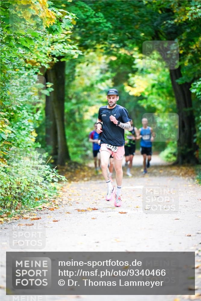 12.10.2025 - Bramfelder Halbmarathon 2025 Dr. Thomas Lammeyer http://msf.ph/oto/9340466 12.10.2025 09:47:44 Laufen 2715 meine-sportfotos.de