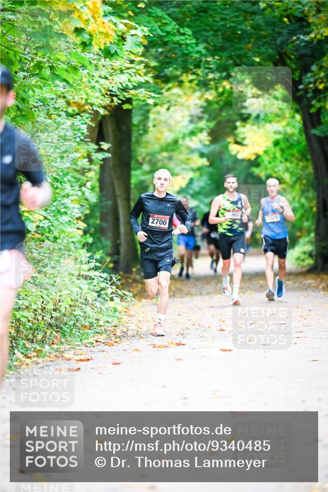 12.10.2025 - Bramfelder Halbmarathon 2025 Dr. Thomas Lammeyer http://msf.ph/oto/9340485 12.10.2025 09:47:48 Laufen 2700, 1962, 2968 meine-sportfotos.de