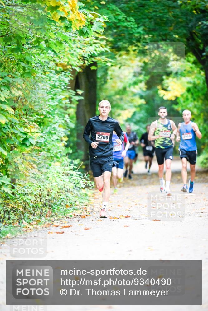 12.10.2025 - Bramfelder Halbmarathon 2025 Dr. Thomas Lammeyer http://msf.ph/oto/9340490 12.10.2025 09:47:48 Laufen 2700, 962, 2988 meine-sportfotos.de