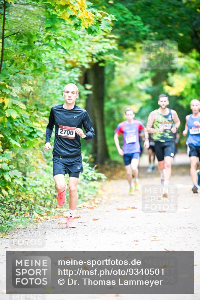 12.10.2025 - Bramfelder Halbmarathon 2025 Dr. Thomas Lammeyer http://msf.ph/oto/9340501 12.10.2025 09:47:50 Laufen 2700 meine-sportfotos.de