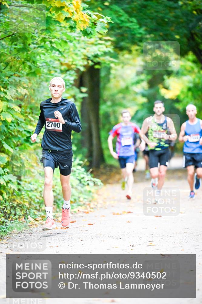 12.10.2025 - Bramfelder Halbmarathon 2025 Dr. Thomas Lammeyer http://msf.ph/oto/9340502 12.10.2025 09:47:50 Laufen 2700 meine-sportfotos.de