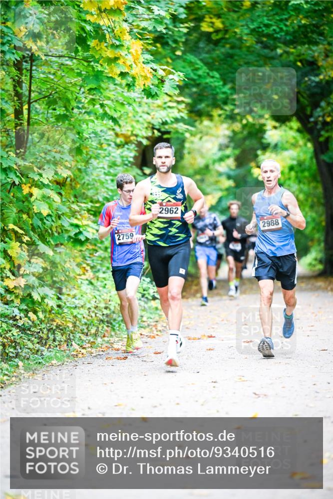 12.10.2025 - Bramfelder Halbmarathon 2025 Dr. Thomas Lammeyer http://msf.ph/oto/9340516 12.10.2025 09:47:53 Laufen 2759, 2962, 2988 meine-sportfotos.de