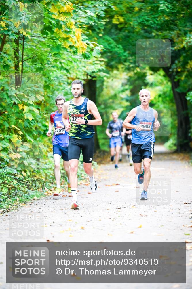 12.10.2025 - Bramfelder Halbmarathon 2025 Dr. Thomas Lammeyer http://msf.ph/oto/9340519 12.10.2025 09:47:53 Laufen 2759, 202, 2988 meine-sportfotos.de