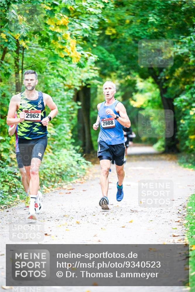12.10.2025 - Bramfelder Halbmarathon 2025 Dr. Thomas Lammeyer http://msf.ph/oto/9340523 12.10.2025 09:47:54 Laufen 2962, 2988 meine-sportfotos.de