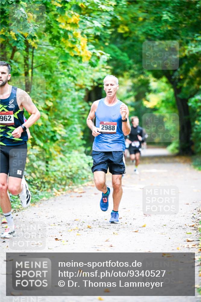 12.10.2025 - Bramfelder Halbmarathon 2025 Dr. Thomas Lammeyer http://msf.ph/oto/9340527 12.10.2025 09:47:55 Laufen 962, 2988 meine-sportfotos.de
