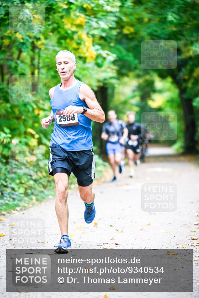 12.10.2025 - Bramfelder Halbmarathon 2025 Dr. Thomas Lammeyer http://msf.ph/oto/9340534 12.10.2025 09:47:56 Laufen 2988 meine-sportfotos.de