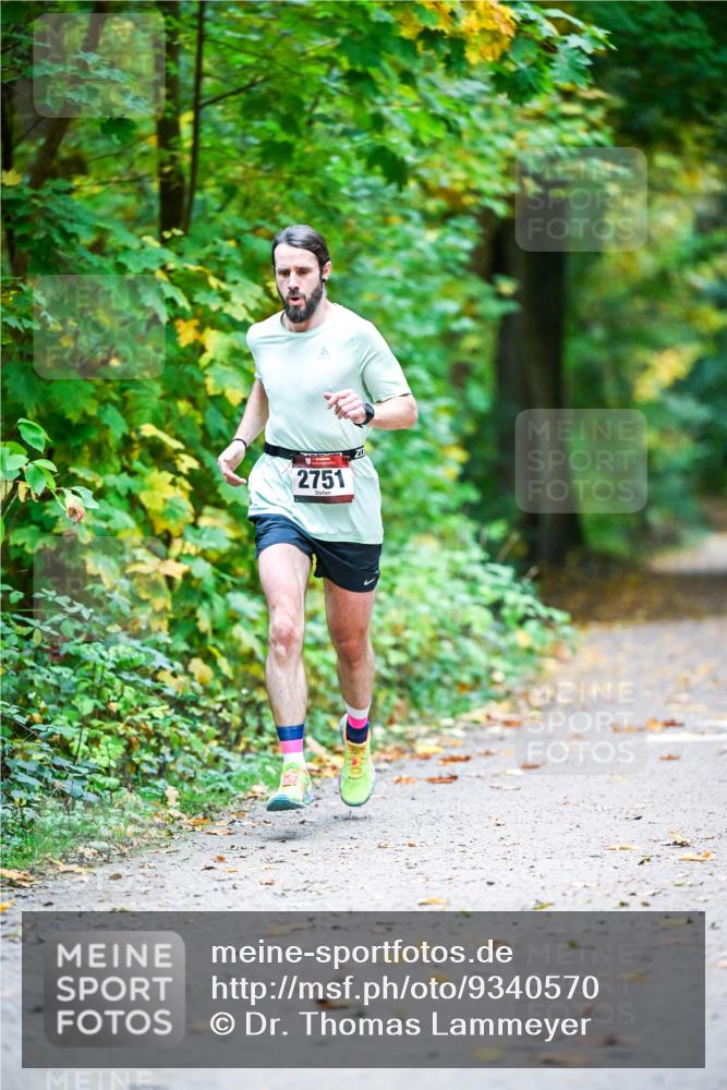 12.10.2025 - Bramfelder Halbmarathon 2025 Dr. Thomas Lammeyer http://msf.ph/oto/9340570 12.10.2025 09:48:02 Laufen 2751 meine-sportfotos.de