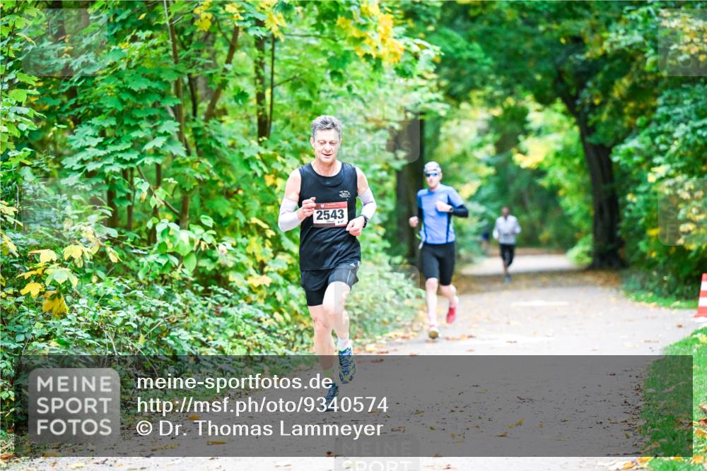 12.10.2025 - Bramfelder Halbmarathon 2025 Dr. Thomas Lammeyer http://msf.ph/oto/9340574 12.10.2025 09:48:13 Laufen 2543, 847 meine-sportfotos.de