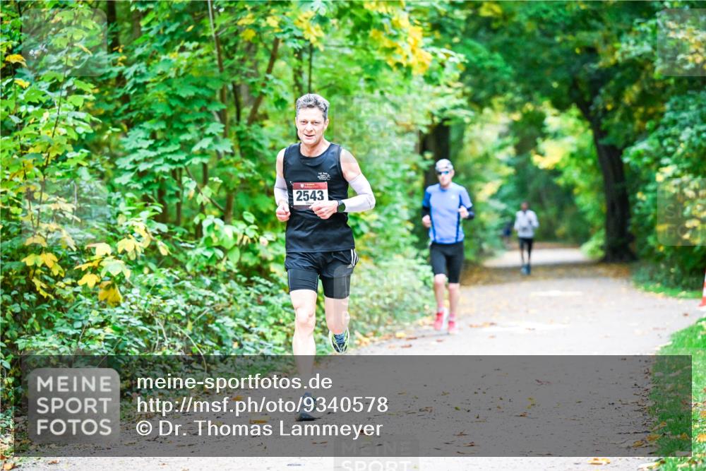12.10.2025 - Bramfelder Halbmarathon 2025 Dr. Thomas Lammeyer http://msf.ph/oto/9340578 12.10.2025 09:48:14 Laufen 2543 meine-sportfotos.de