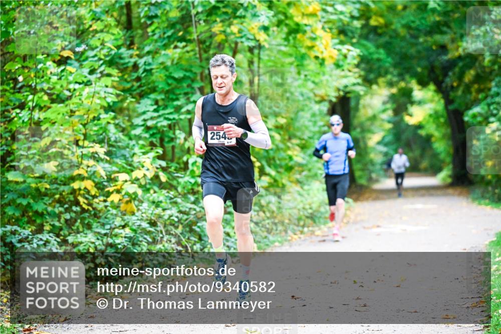 12.10.2025 - Bramfelder Halbmarathon 2025 Dr. Thomas Lammeyer http://msf.ph/oto/9340582 12.10.2025 09:48:14 Laufen 254, 47 meine-sportfotos.de