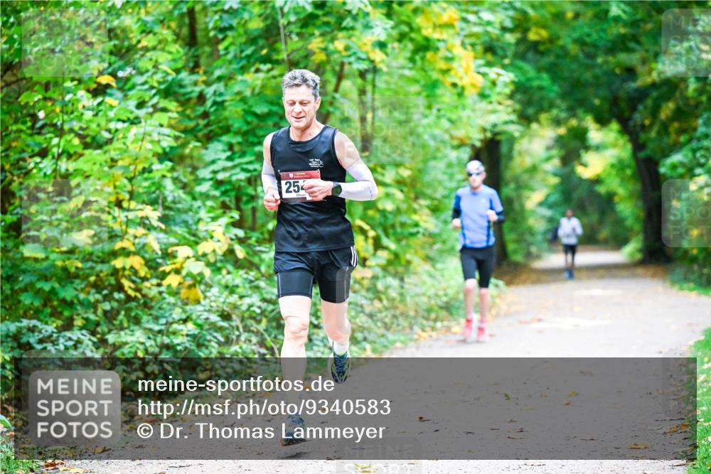 12.10.2025 - Bramfelder Halbmarathon 2025 Dr. Thomas Lammeyer http://msf.ph/oto/9340583 12.10.2025 09:48:14 Laufen 25 meine-sportfotos.de