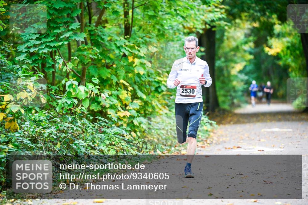 12.10.2025 - Bramfelder Halbmarathon 2025 Dr. Thomas Lammeyer http://msf.ph/oto/9340605 12.10.2025 09:48:23 Laufen 2530 meine-sportfotos.de