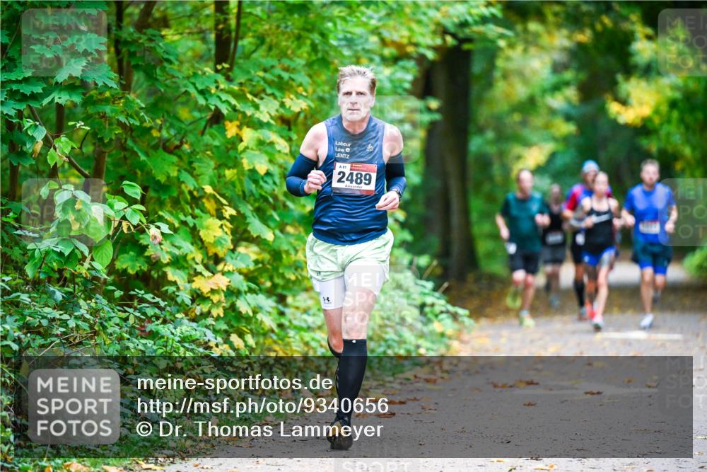 12.10.2025 - Bramfelder Halbmarathon 2025 Dr. Thomas Lammeyer http://msf.ph/oto/9340656 12.10.2025 09:48:51 Laufen 81, 2489, 8 meine-sportfotos.de