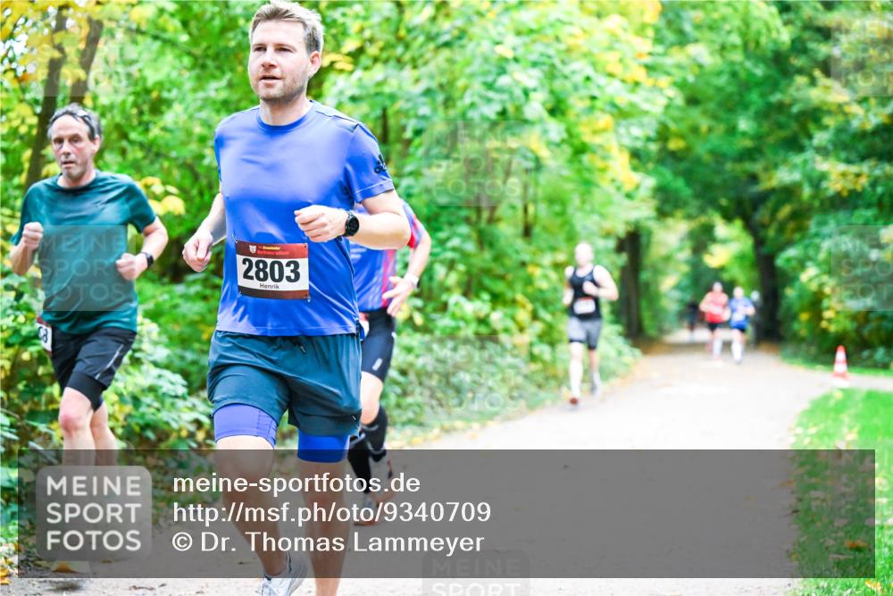 12.10.2025 - Bramfelder Halbmarathon 2025 Dr. Thomas Lammeyer http://msf.ph/oto/9340709 12.10.2025 09:49:00 Laufen 34, 2803 meine-sportfotos.de