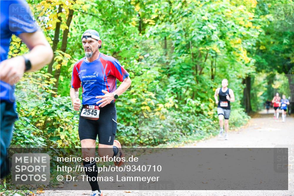 12.10.2025 - Bramfelder Halbmarathon 2025 Dr. Thomas Lammeyer http://msf.ph/oto/9340710 12.10.2025 09:49:01 Laufen 8, 18, 2545 meine-sportfotos.de