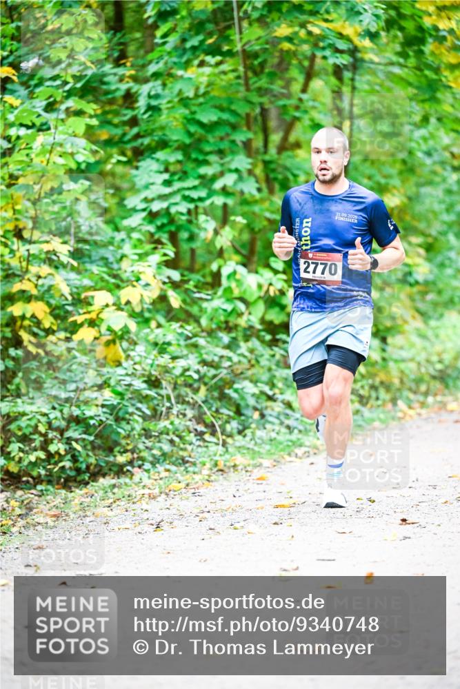 12.10.2025 - Bramfelder Halbmarathon 2025 Dr. Thomas Lammeyer http://msf.ph/oto/9340748 12.10.2025 09:49:15 Laufen 2770 meine-sportfotos.de
