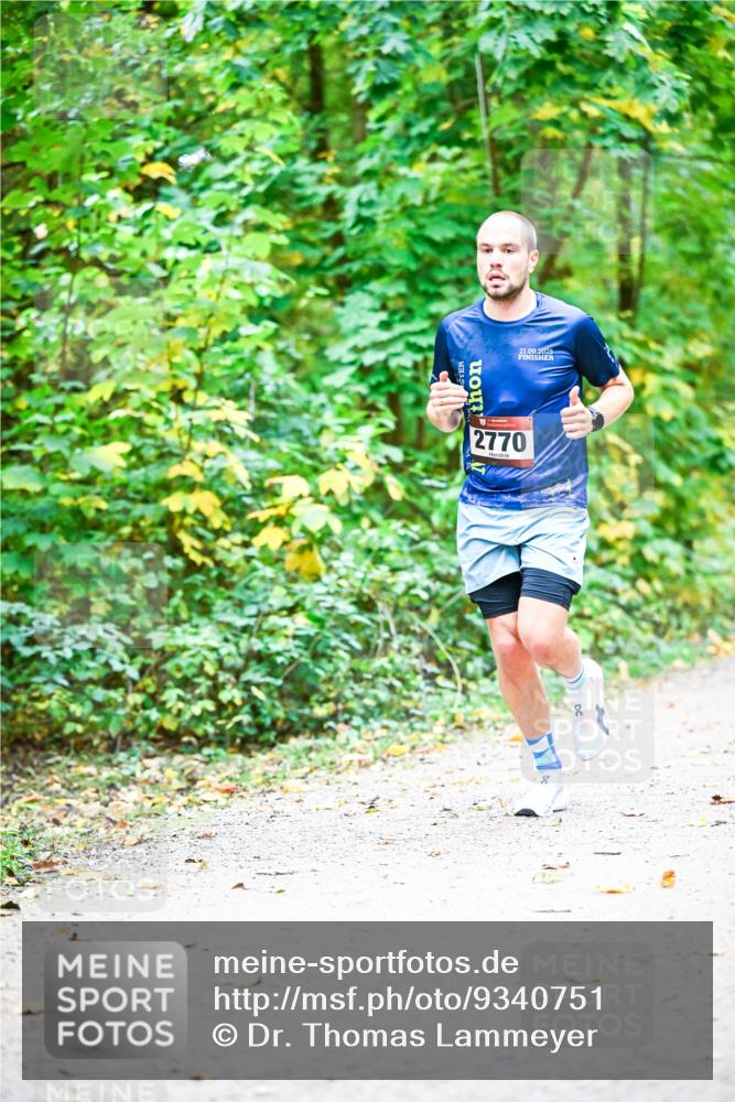 12.10.2025 - Bramfelder Halbmarathon 2025 Dr. Thomas Lammeyer http://msf.ph/oto/9340751 12.10.2025 09:49:16 Laufen 2770 meine-sportfotos.de