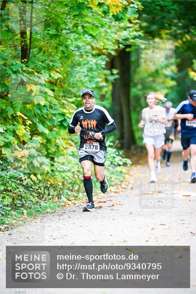 12.10.2025 - Bramfelder Halbmarathon 2025 Dr. Thomas Lammeyer http://msf.ph/oto/9340795 12.10.2025 09:49:34 Laufen 2878 meine-sportfotos.de
